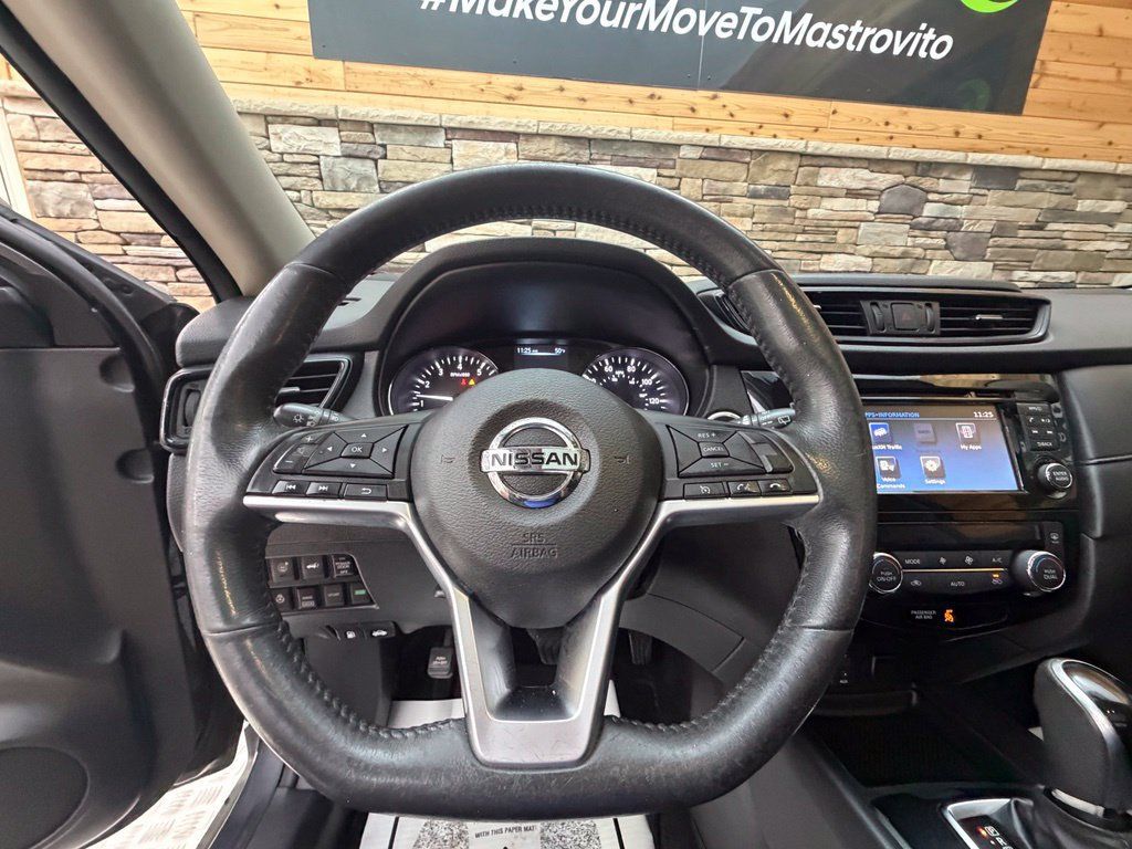 Used 2017 Nissan Rogue SV AWD/4WD image 30