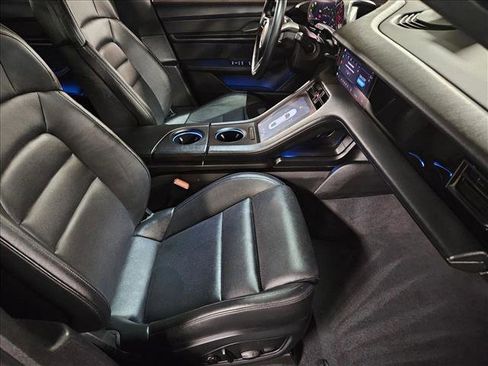 Used 2022 Porsche Taycan image 17