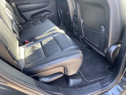 Used 2011 Jeep Grand Cherokee Laredo image 12