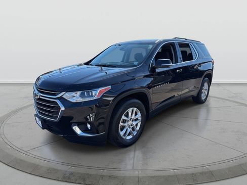 Used 2020 Chevrolet Traverse LT w/ Driver Confidence II Package image 3