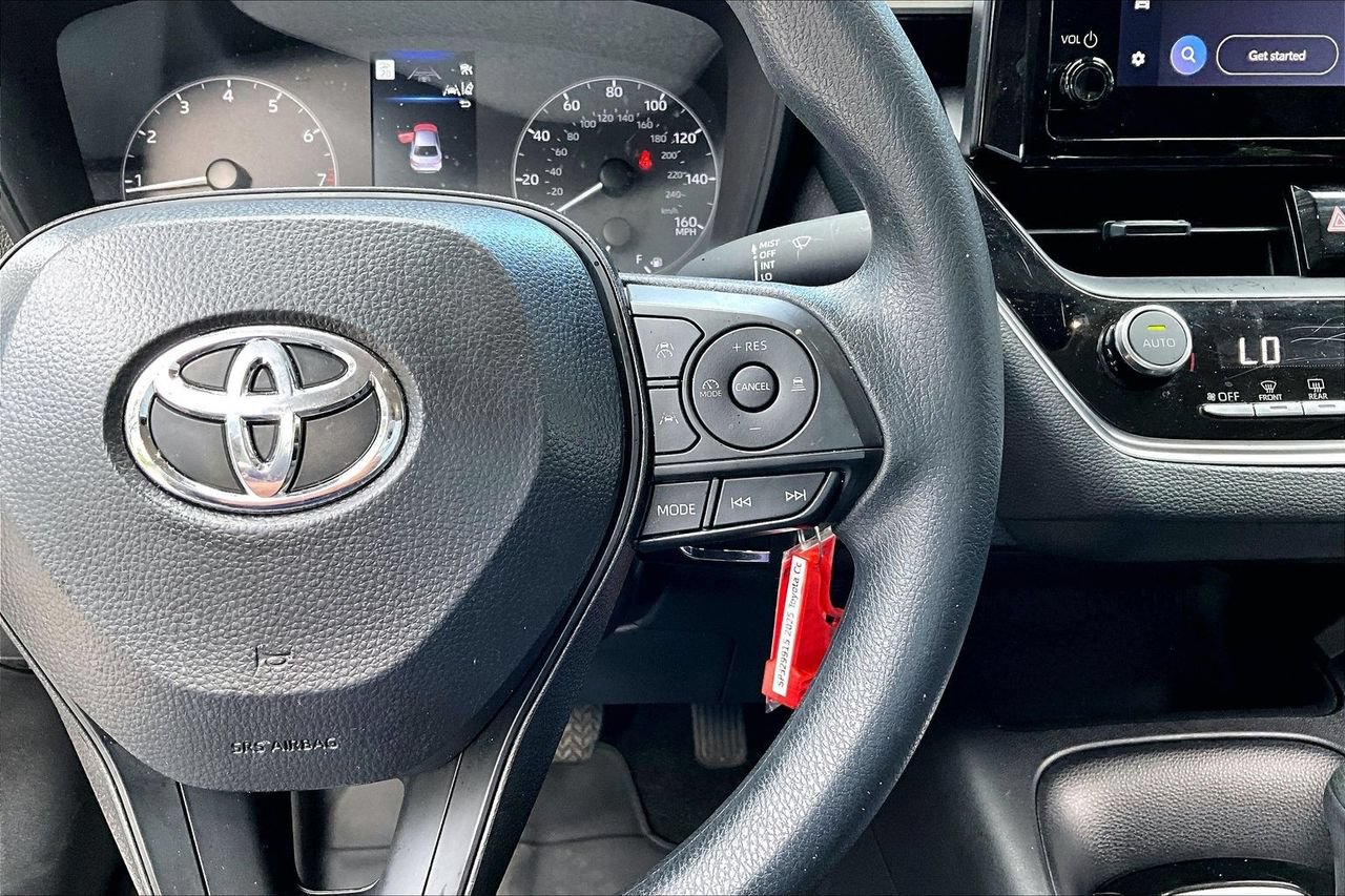 Used 2025 Toyota Corolla LE FWD image 11