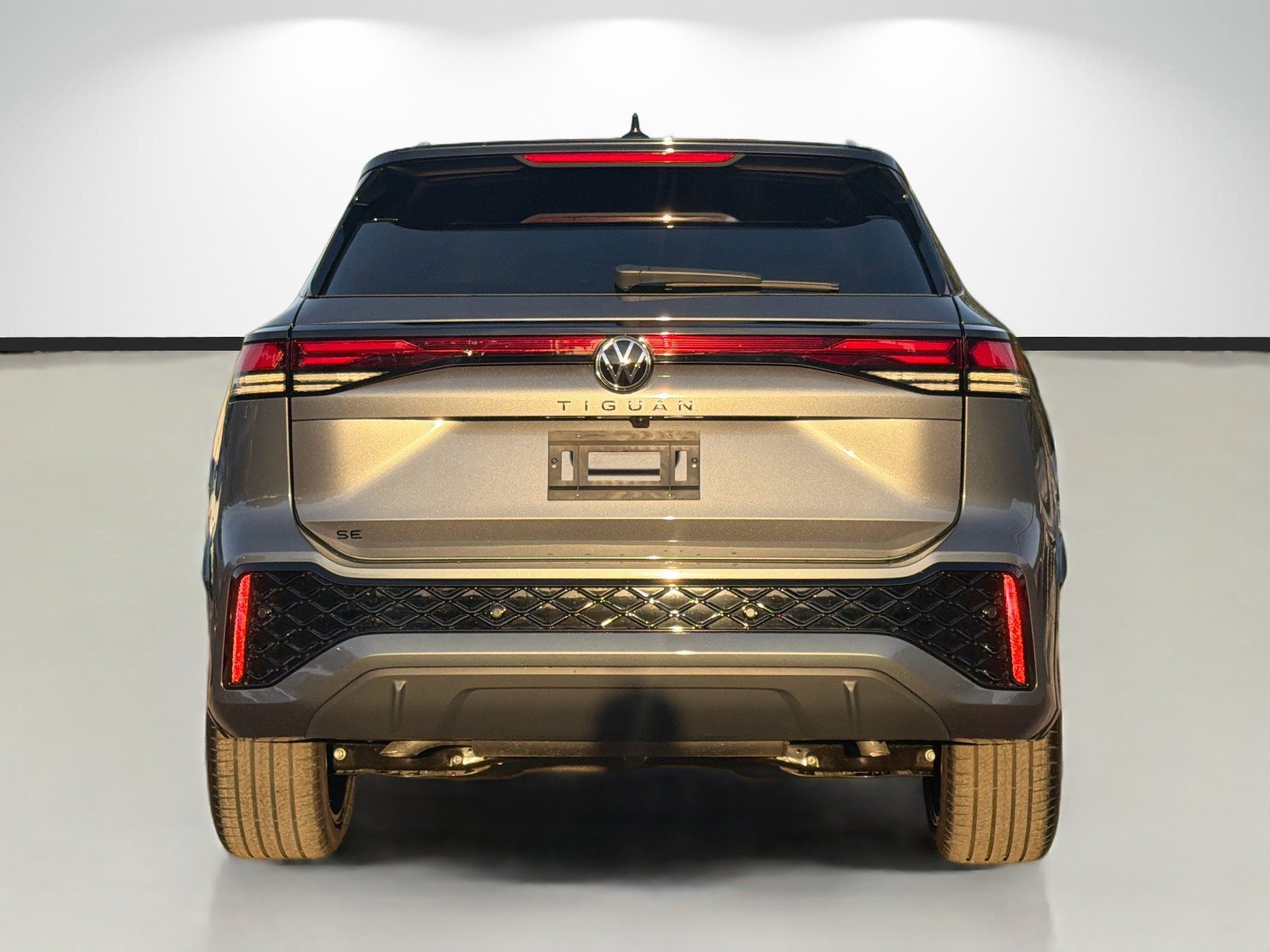 Certified 2026 Volkswagen Tiguan SE R-Line FWD image 4
