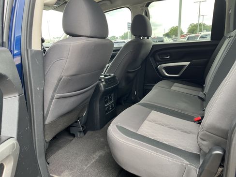 Used 2024 Nissan Titan SV w/ SV Convenience Package RWD image 11