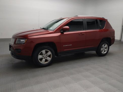 Used 2017 Jeep Compass Latitude image 2