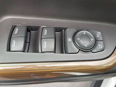 Used 2020 GMC Acadia SLE w/ Driver Convenience Package FWD image 4