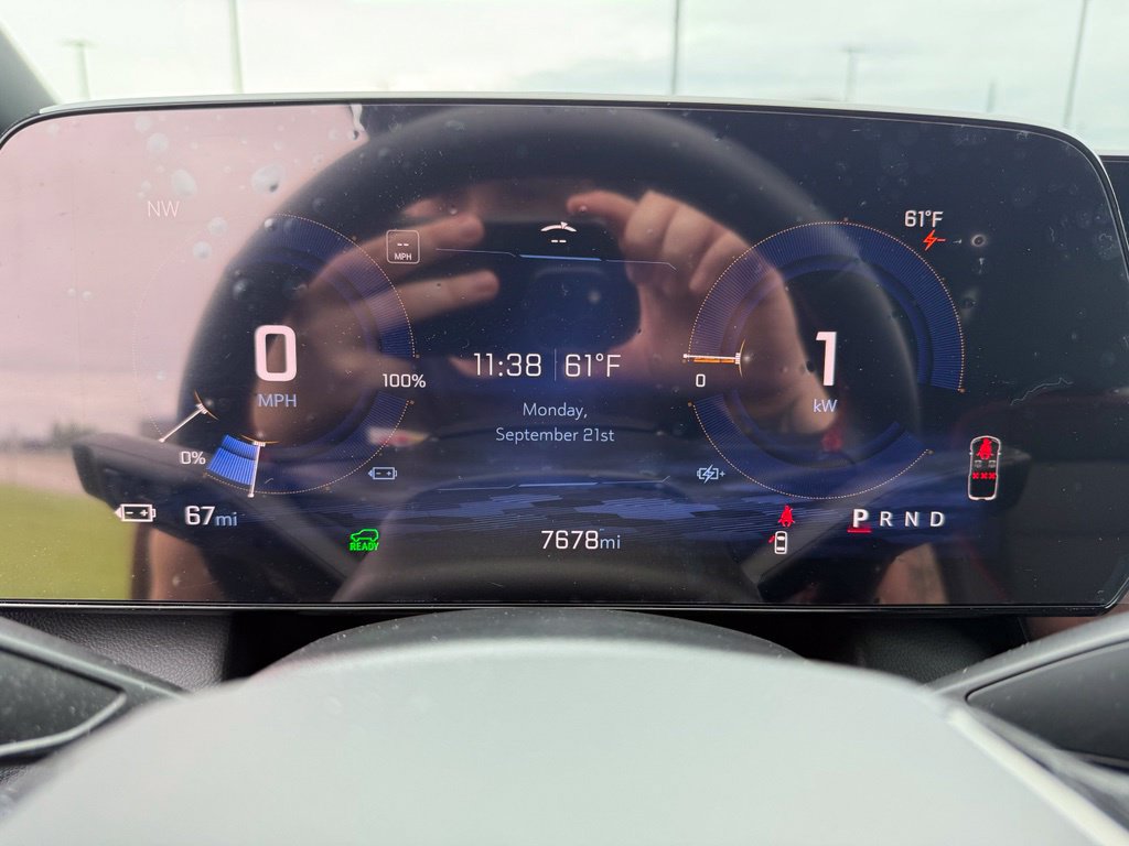 Used 2025 Chevrolet Equinox EV RS FWD image 23