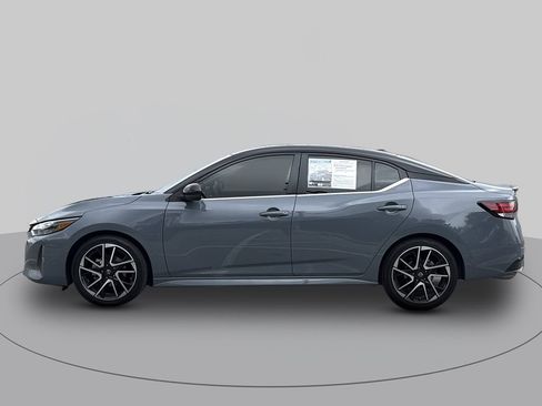 Used 2025 Nissan Sentra SR FWD image 6