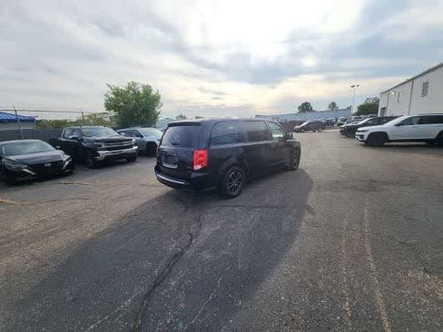 Used 2017 Dodge Grand Caravan GT FWD image 13