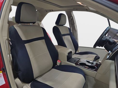 Used 2014 Toyota Camry XLE image 12