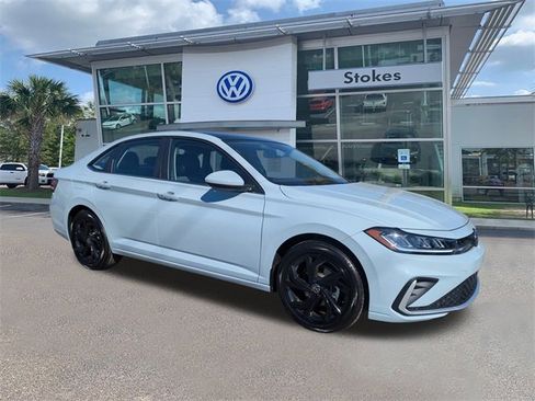 New 2026 Volkswagen Jetta SE image 2