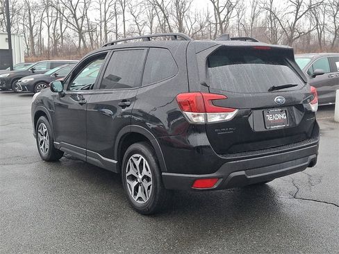 Used 2024 Subaru Forester Premium image 7