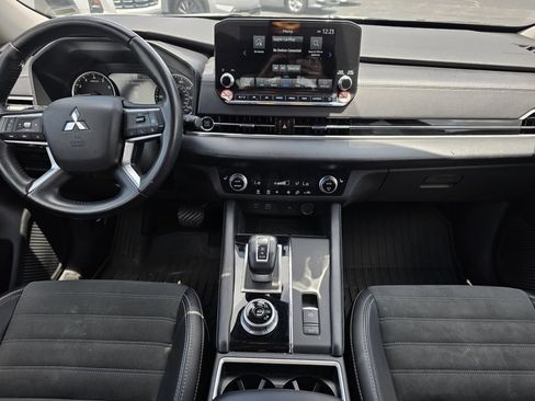 Used 2024 Mitsubishi Outlander SE FWD image 14