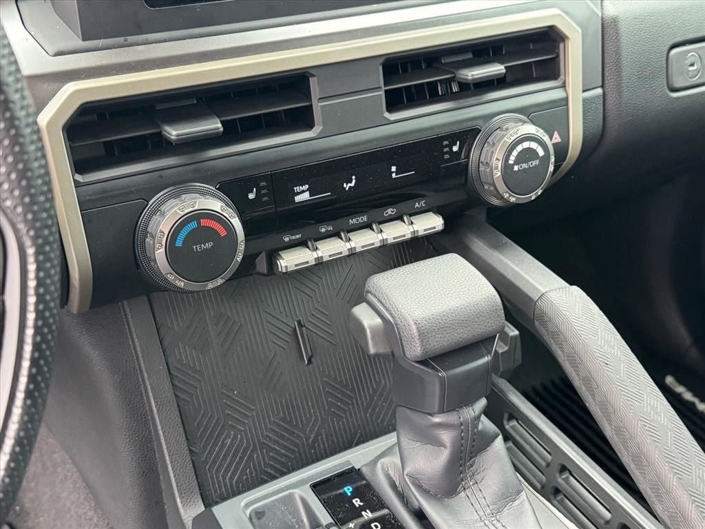 Used 2025 Toyota Tacoma SR5 AWD/4WD image 24