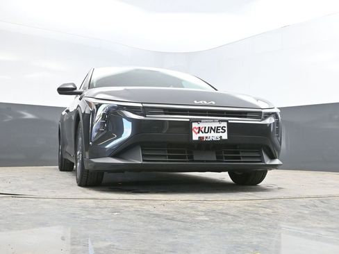 Used 2025 Kia K4 FWD image 31