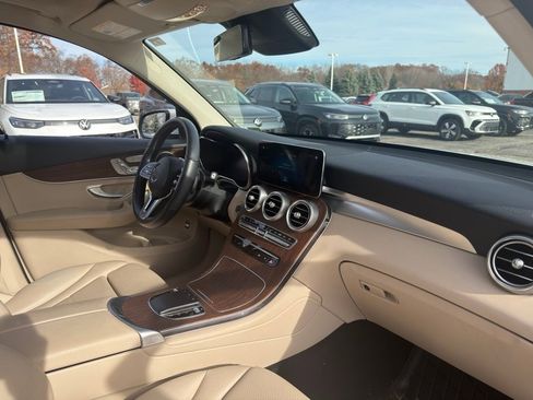 Used 2022 Mercedes-Benz GLC 300 4MATIC image 32