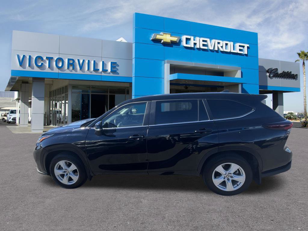 Used 2025 Toyota Highlander LE AWD/4WD image 8