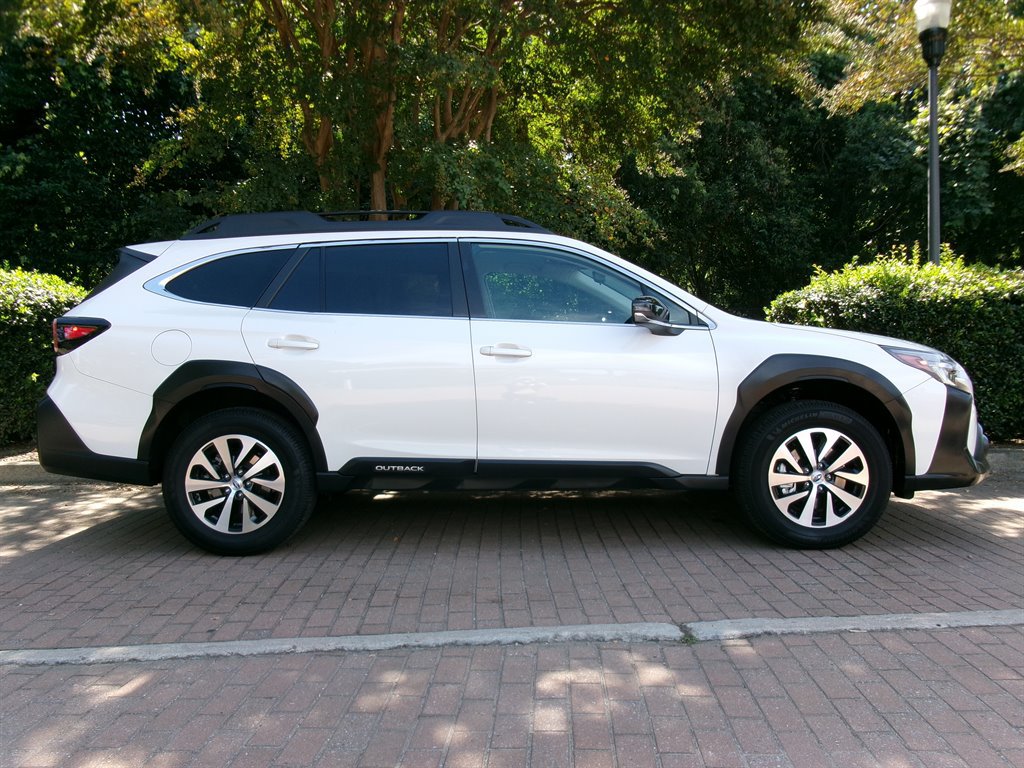 Used 2023 Subaru Outback Premium AWD/4WD image 8
