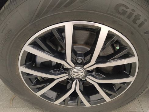 Used 2021 Volkswagen Tiguan SE w/ Panoramic Sunroof Package FWD image 31