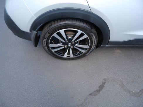 Used 2019 Nissan Kicks SV FWD image 31