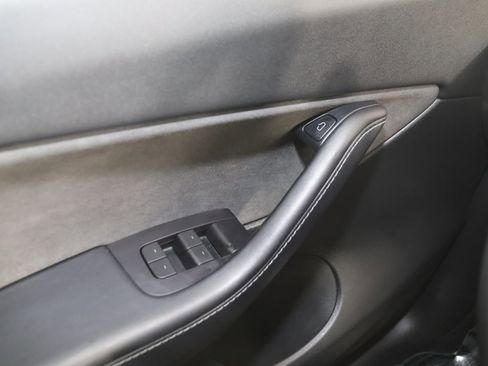 Used 2021 Tesla Model Y Long Range image 26