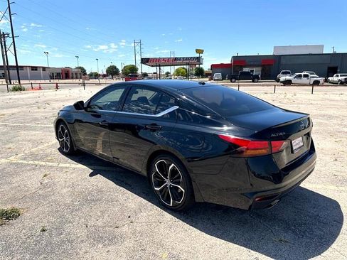 Used 2024 Nissan Altima 2.5 SR w/ SR Premium Package image 3