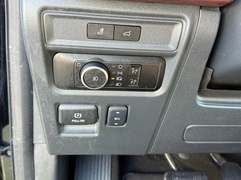 Used 2024 Ford Expedition Limited AWD/4WD image 13