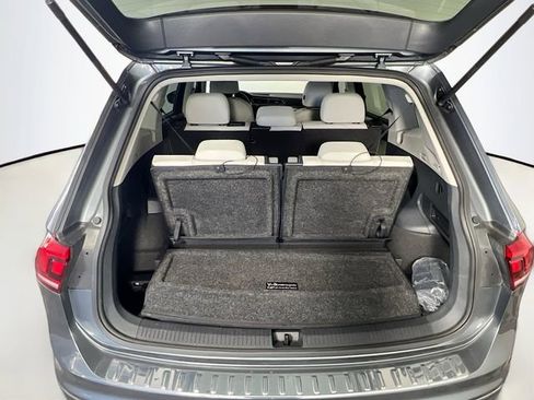 Used 2020 Volkswagen Tiguan SE w/ Panoramic Sunroof Package image 28