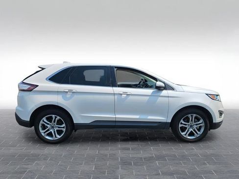 Used 2017 Ford Edge Titanium w/ Equipment Group 301A FWD image 4
