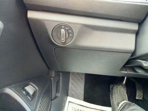 Used 2022 Volkswagen Jetta SE w/ Panoramic Sunroof Package FWD image 33