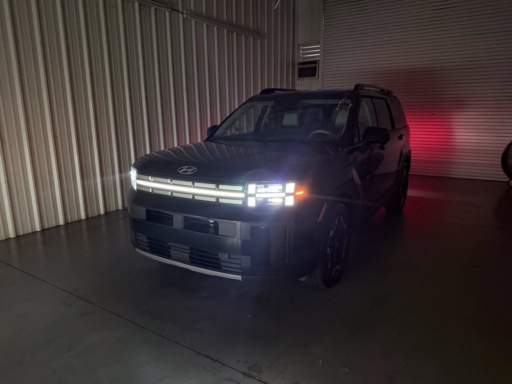 Used 2025 Hyundai Santa Fe SEL FWD image 7