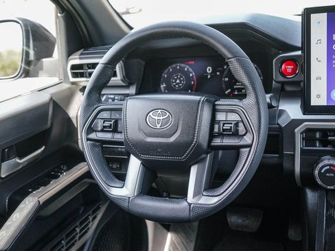 Certified 2025 Toyota Tacoma TRD Off-Road AWD/4WD image 17