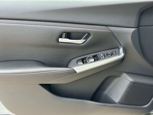 Certified 2025 Nissan Sentra SR image 22