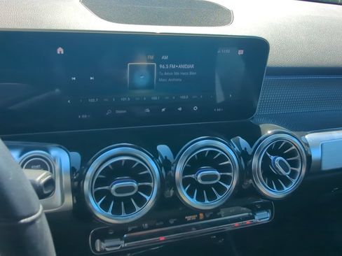 Used 2021 Mercedes-Benz GLB 250 w/ Premium Package image 6