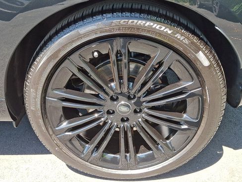 Used 2025 Land Rover Range Rover SE AWD/4WD image 10