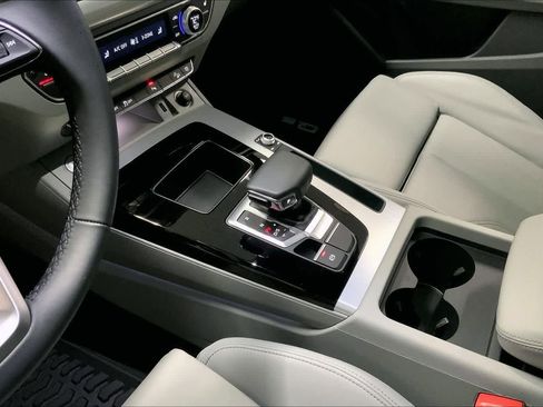 Certified 2025 Audi Q5 2.0T Premium w/ Convenience Plus Package image 15
