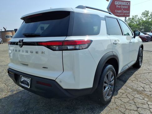 Used 2025 Nissan Pathfinder SV AWD/4WD image 4