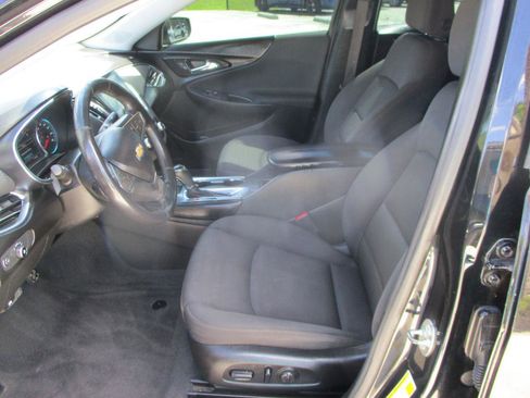 Used 2018 Chevrolet Malibu LT image 12
