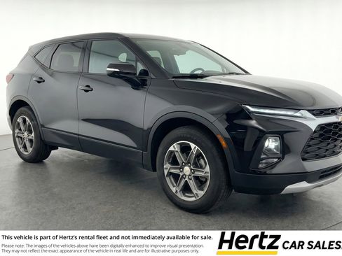 Used 2025 Chevrolet Blazer LT FWD image 1