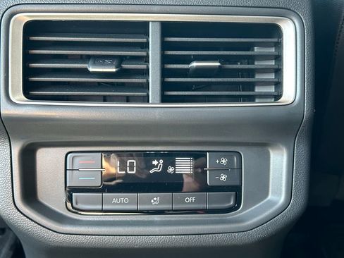 Certified 2024 Volkswagen Atlas SE image 64