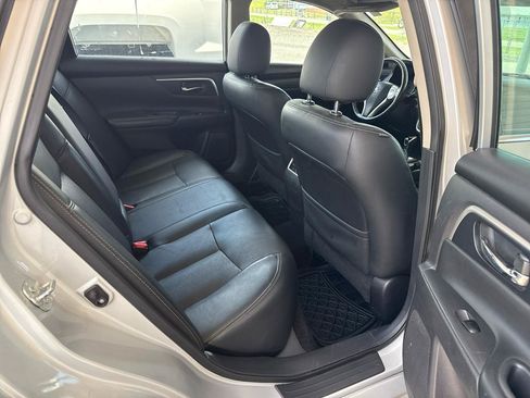 Used 2016 Nissan Altima 2.5 SL w/ Moonroof Package FWD image 10