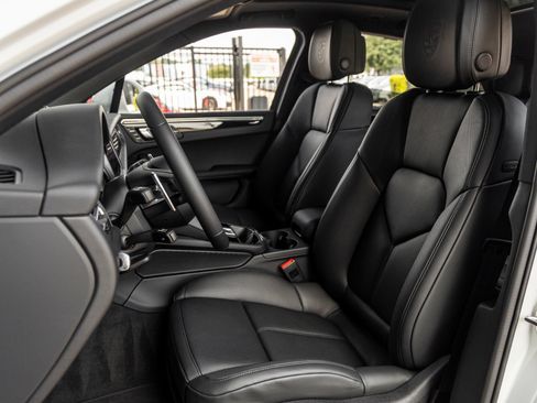 Certified 2023 Porsche Macan AWD/4WD image 5