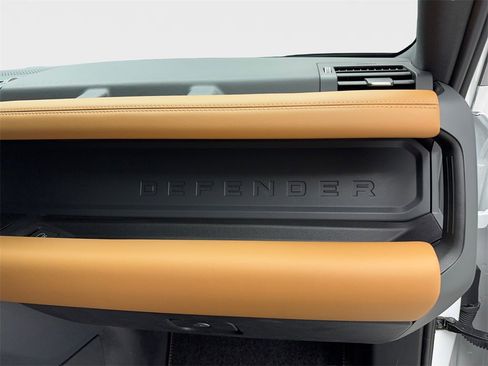 Used 2024 Land Rover Defender 130 X-Dynamic SE image 54