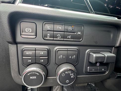 Used 2025 Chevrolet Suburban LS w/ LPO, Dark Essentials Package AWD/4WD image 13