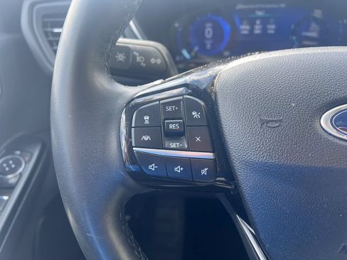 Used 2022 Ford Escape Titanium AWD/4WD image 25