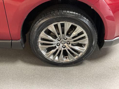 Certified 2021 Toyota Venza Limited w/ Advanced Technology Package image 13