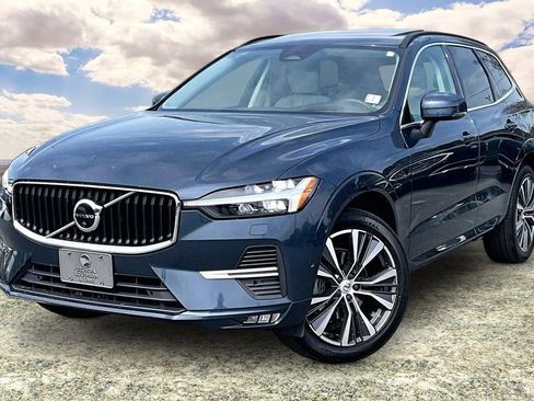 Used 2022 Volvo XC60 B5 Momentum w/ Advanced Package image 3