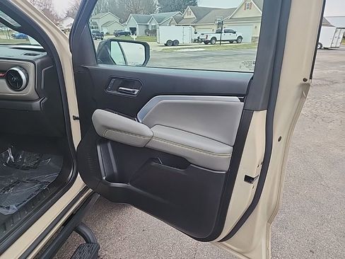 Used 2024 Chevrolet Colorado ZR2 w/ Technology Package AWD/4WD image 12