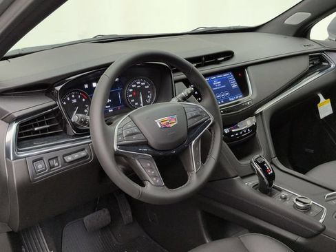 Used 2026 Cadillac XT5 Premium Luxury w/ LPO, ONYX Package AWD/4WD image 9