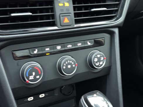 Certified 2022 Volkswagen Taos SE w/ Panoramic Sunroof Package image 20