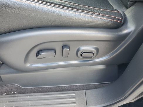 Used 2021 Nissan Titan PRO-4X w/ Pro-4x Convenience Package AWD/4WD image 16